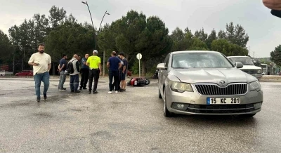 Burdur&rsquo;da motosiklet ile otomobil &ccedil;arpıştı: 1 yaralı
