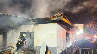 Burdur&rsquo;da m&uuml;stakil ev yanarak kullanılmaz hale geldi
