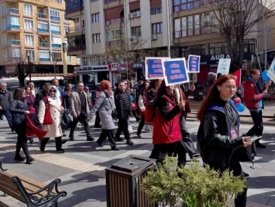 Burdur&rsquo;da otizm i&ccedil;in farkındalık y&uuml;r&uuml;y&uuml;ş&uuml; d&uuml;zenlendi
