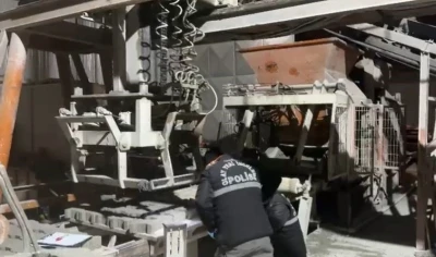 Burdur&rsquo;da pres makinesine sıkışan iş&ccedil;i yaralandı
