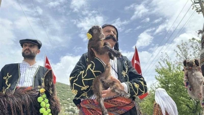 Burdur&rsquo;da temsili Y&ouml;r&uuml;k G&ouml;&ccedil;&uuml;, renkli g&ouml;r&uuml;nt&uuml;lere sahne oldu
