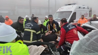 Burdur&rsquo;da yoğun siste zincirleme kaza: 1&rsquo;i ağır 2 yaralı
