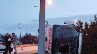 Burdur'da yolcu otob&uuml;s&uuml; devrildi: 12 yaralı