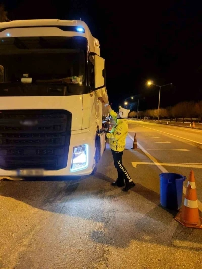 Burdur&rsquo;da y&uuml;k taşıyan ara&ccedil;lara y&ouml;nelik denetim
