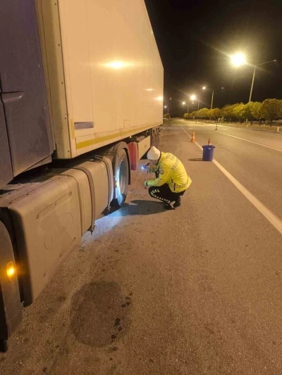 Burdur&rsquo;da y&uuml;k taşıyan ara&ccedil;lara y&ouml;nelik denetimde 25 ara&ccedil; ve s&uuml;r&uuml;c&uuml;s&uuml;ne idari ceza
