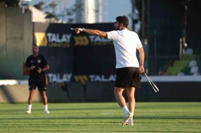 Burhan Eşer: &quot;Takım bütünlüğüne inanan bir oyun anlayışı istiyoruz&quot;
