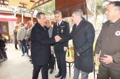 Burhaniye&rsquo;de bayramlaşma t&ouml;reni d&uuml;zenlendi
