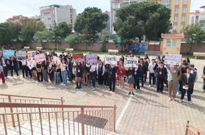 Burhaniye&rsquo; de &ccedil;alıştay &ouml;ğrencileri akademisyenlerle buluşturdu
