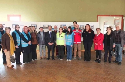 Burhaniye&rsquo;de deprem fotoğrafları sergisi a&ccedil;ıldı
