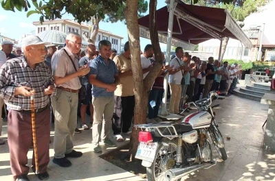Burhaniye de emekli astsubay t&ouml;renle toprağa verildi
