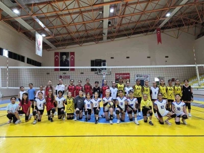 Burhaniye&rsquo;de gen&ccedil;ler spor ve sanatla tek y&uuml;rek oluyor
