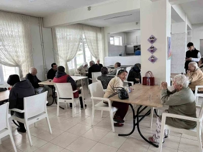 Burhaniye&rsquo; de Halk İnisiyatifinden huzurevi ziyareti
