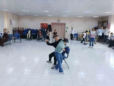 Burhaniye&rsquo;de otizmliler i&ccedil;in etkinlik d&uuml;zenlendi
