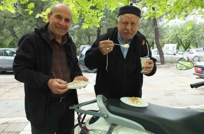Burhaniye&rsquo;de pilav hayırları devam ediyor
