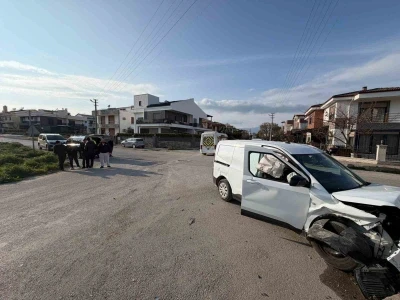 Burhaniye&rsquo;de sık kaza yaşanan kavşağa d&uuml;zenleme yapılması istendi
