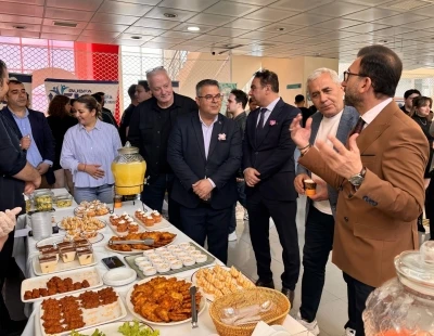 Burhaniye&rsquo;de &uuml;niversitelilerin bahar coşkusu
