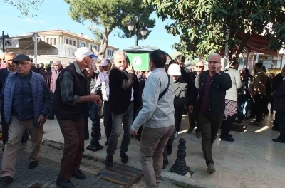 Burhaniyeli Rafet &ouml;ğretmen son yolculuğuna uğurlandı
