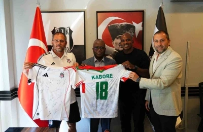 Burkina Faso B&uuml;y&uuml;kel&ccedil;isi Vinta Some ile Spor B&uuml;y&uuml;kel&ccedil;isi Charles Kabore&rsquo;den Beşiktaş&rsquo;a ziyaret
