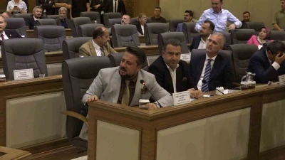 Bursa B&uuml;y&uuml;kşehir Meclisi&rsquo;nde tansiyon y&uuml;kseldi
