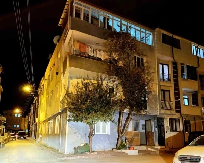 Bursa’da 3’üncü kattan düşen genç yaralandı
