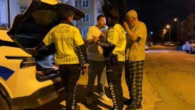 Bursa&rsquo;da alkoll&uuml; s&uuml;r&uuml;c&uuml;ye alkolmetre dersi kamerada
