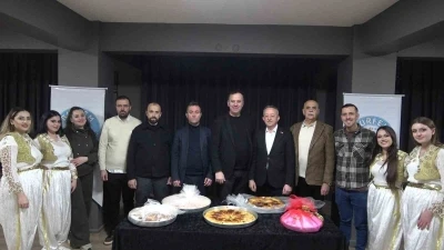 Bursa&rsquo;da Balkan esintili sahur: Sokak sokak dolaşıp b&ouml;rek topladılar
