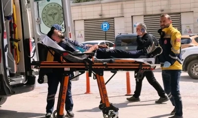 Bursa&rsquo;da bı&ccedil;aklı kavgada 1 gen&ccedil; yaralandı
