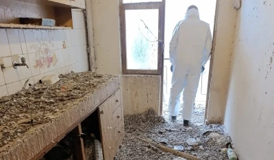 Bursa’da çöp eve dönen bina mahkeme kararıyla boşaltıldı
