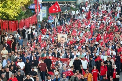 Bursa&rsquo;da &rsquo;Demokrasi ve Bayrak Y&uuml;r&uuml;y&uuml;ş&uuml;&rsquo;

