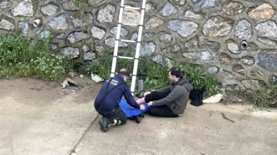 Bursa&rsquo;da dereye d&uuml;şen adamı ekipler kurtardı
