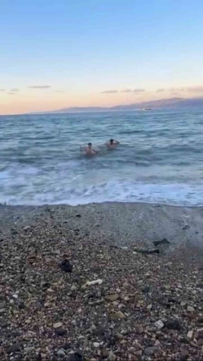 Bursa&rsquo;da dondurucu soğukta deniz keyfi
