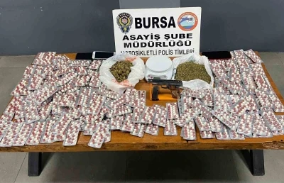 Bursa&rsquo;da &lsquo;dur&rsquo; ihtarına uymadı, evinden uyuşturucu ve silah &ccedil;ıktı
