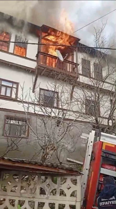Bursa&rsquo;da evde korkutan yangın
