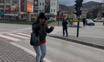 Bursa&rsquo;da fırtına u&ccedil;urdu...Yolda y&uuml;r&uuml;mekte g&uuml;&ccedil;l&uuml;k &ccedil;ektiler
