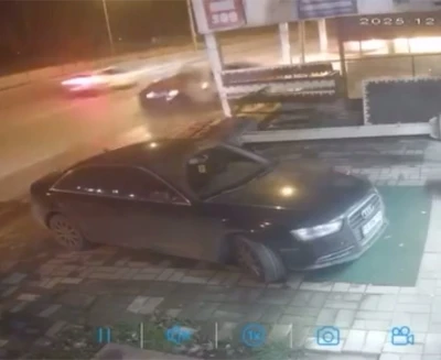 Bursa&rsquo;da gece yarısı kaza anı kamerada : 1&rsquo;i ağır 4 yaralı
