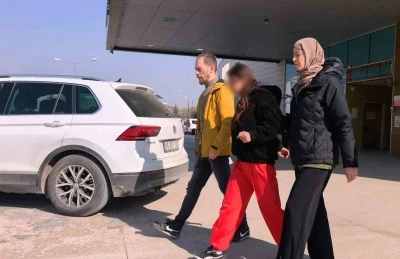 Bursa&rsquo;da gen&ccedil; kızların bı&ccedil;aklı kavgası: 1 tutuklama
