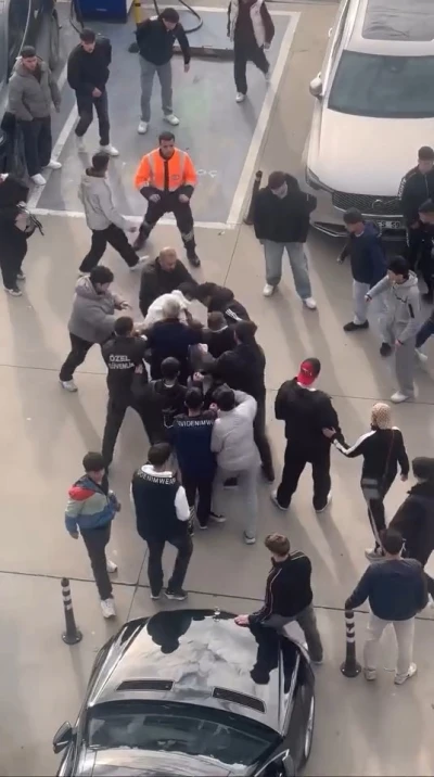 Bursa&rsquo;da gen&ccedil;ler birbirine girdi
