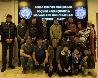 Bursa&rsquo;da g&ouml;&ccedil;men ka&ccedil;ak&ccedil;ılığı operasyonu: 18 ka&ccedil;ak g&ouml;&ccedil;men yakalandı
