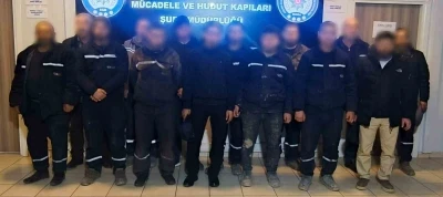 Bursa&rsquo;da g&ouml;&ccedil;men ka&ccedil;ak&ccedil;ılığına y&ouml;nelik operasyon: 13 yabancı uyruklu şahıs yakalandı
