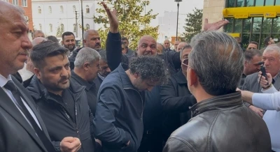 Bursa&rsquo;da halk otob&uuml;s&uuml; esnafı belediye &ouml;n&uuml;nde toplandı
