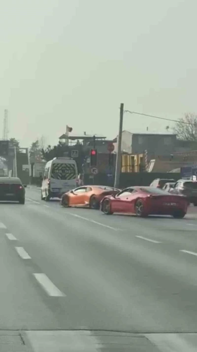 Bursa&rsquo;da iki l&uuml;ks otomobil trafik kurallarını hi&ccedil;e saydı
