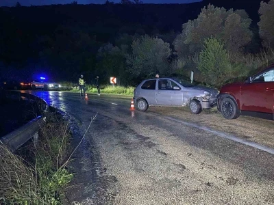 Bursa&rsquo;da iki otomobil &ccedil;arpıştı: 1 kişi yaralandı, 11 aylık bebek faciadan d&ouml;nd&uuml;
