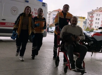 Bursa&rsquo;da iki otomobil &ccedil;arpıştı: 2 yaralı
