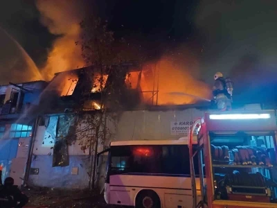 Bursa&rsquo;da iş yeri yangını: Alevler &ccedil;evredeki işletmelere sı&ccedil;radı
