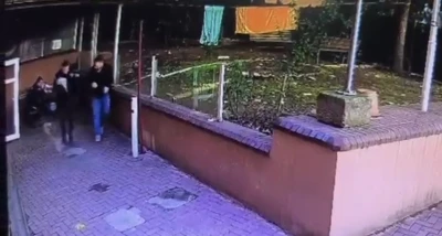 Bursa’da itfaiye personeli ölümden döndü: Balkondan atılan kola şişesi patladı
