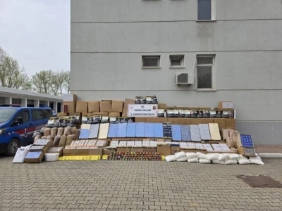 Bursa&rsquo;da ka&ccedil;ak t&uuml;t&uuml;n baskını: Depo ve ara&ccedil;lardan servet &ccedil;ıktı
