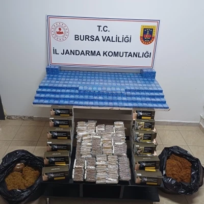 Bursa&rsquo;da ka&ccedil;ak t&uuml;t&uuml;n operasyonu: On binlerce makaron ve sigara ele ge&ccedil;irildi
