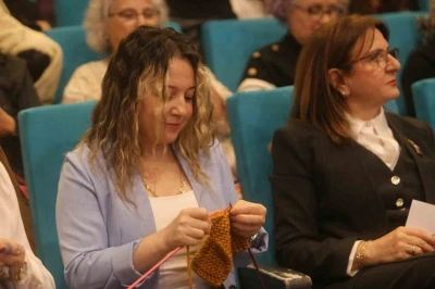 Bursa&rsquo;da kadınlardan huzurevine ilmek ilmek sevgi
