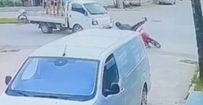 Bursa&rsquo;da kamyonet ile motosiklet &ccedil;arpıştı: 1 yaralı
