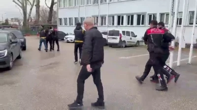 Bursa&rsquo;da kan donduran cinayet anı kameraya yansımıştı... 280 saat kamera izleyip cinayeti &ccedil;&ouml;zd&uuml;ler
